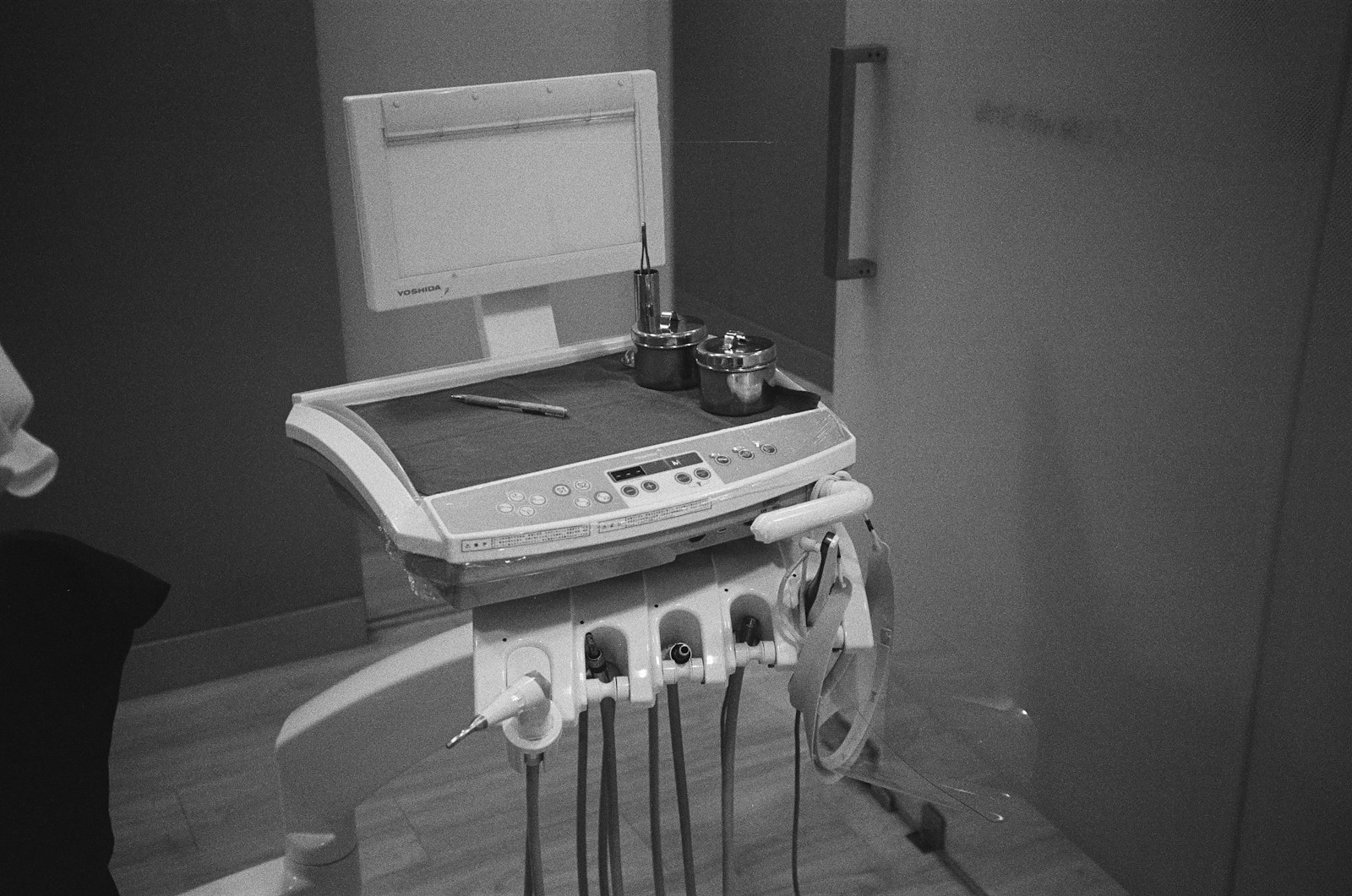 Dentale apparatuur in een moderne behandelkamer